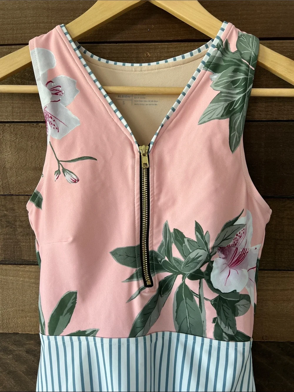 Albion Women's Island Fever Front Zipper Floral Striped One Piece Swimsuit Small
